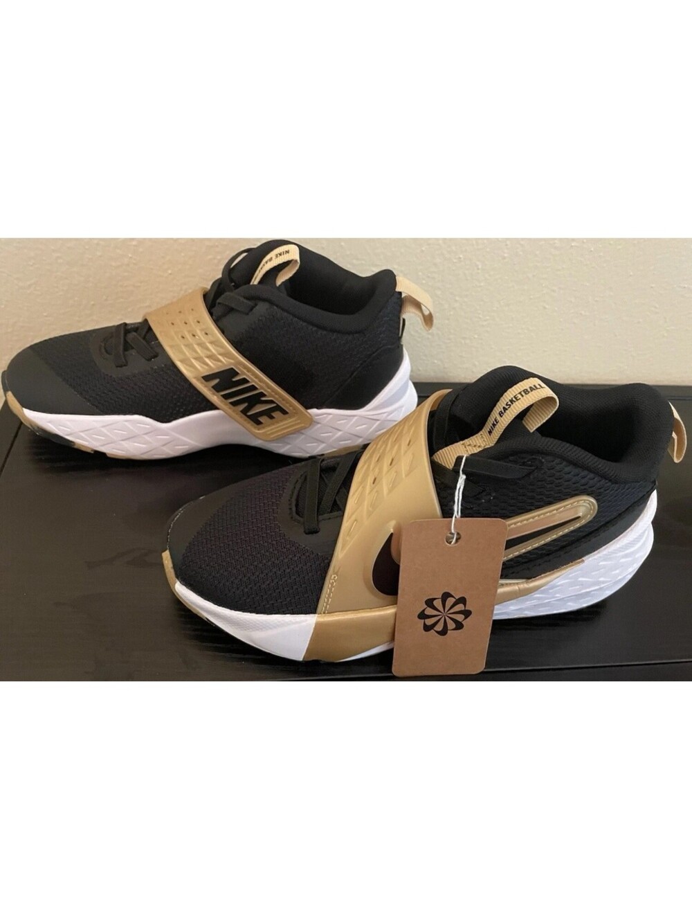 Children Unisex Shoes Nike Kids Team Hustle D 12 (Little Kid) Size 1Y